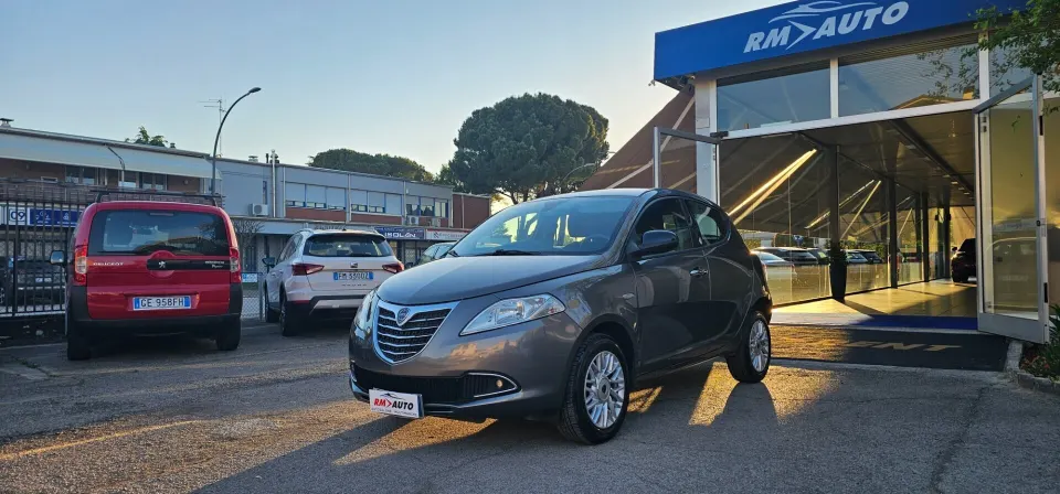 Lancia Ypsilon