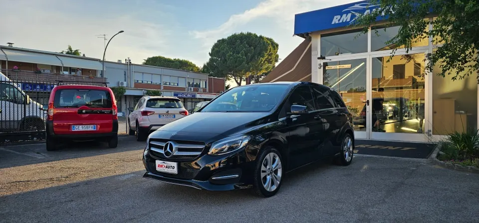 Mercedes-Benz B 180